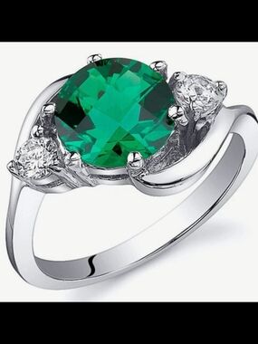 Peora Emerald Green Sterling Silver Solitaire Ring with Side Stones - Brand New